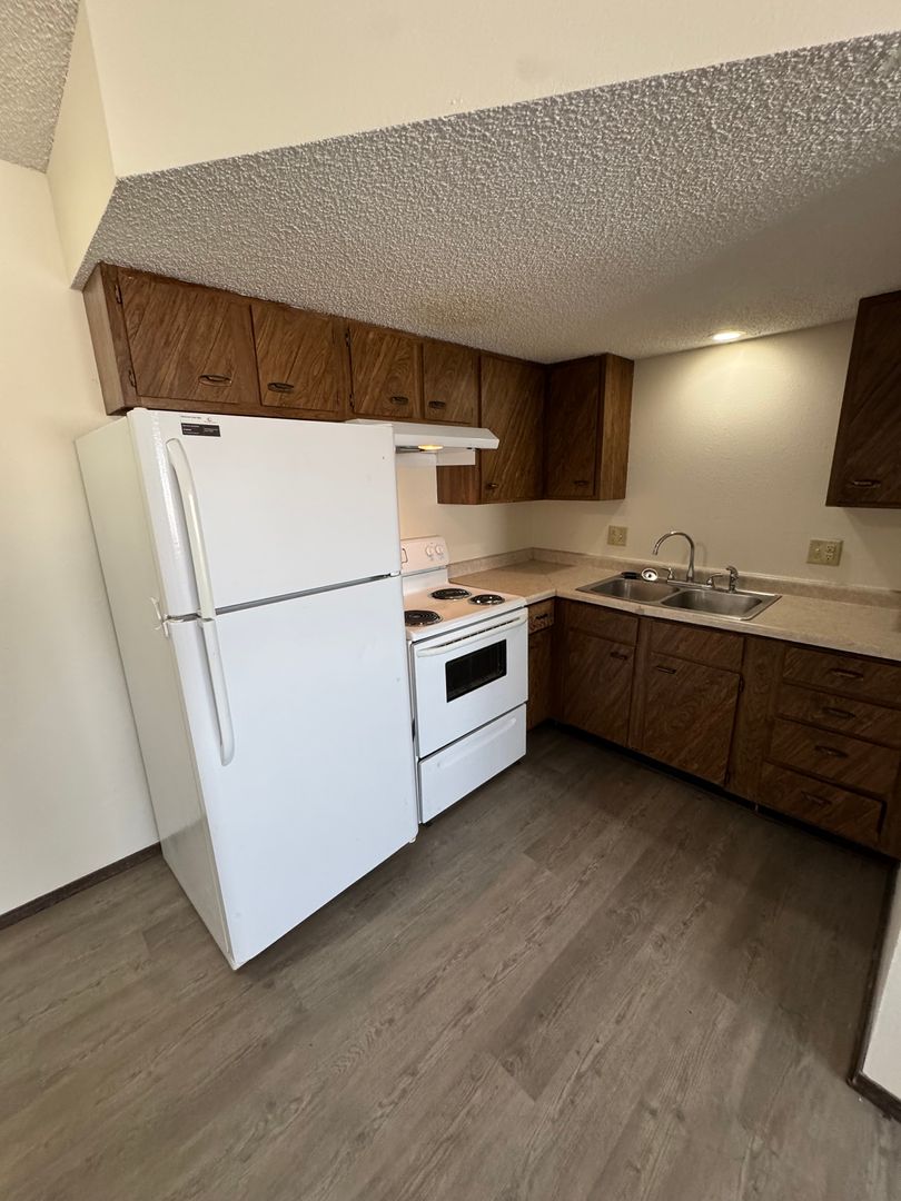 Marion Apartment: 1200 Meadowview Dr