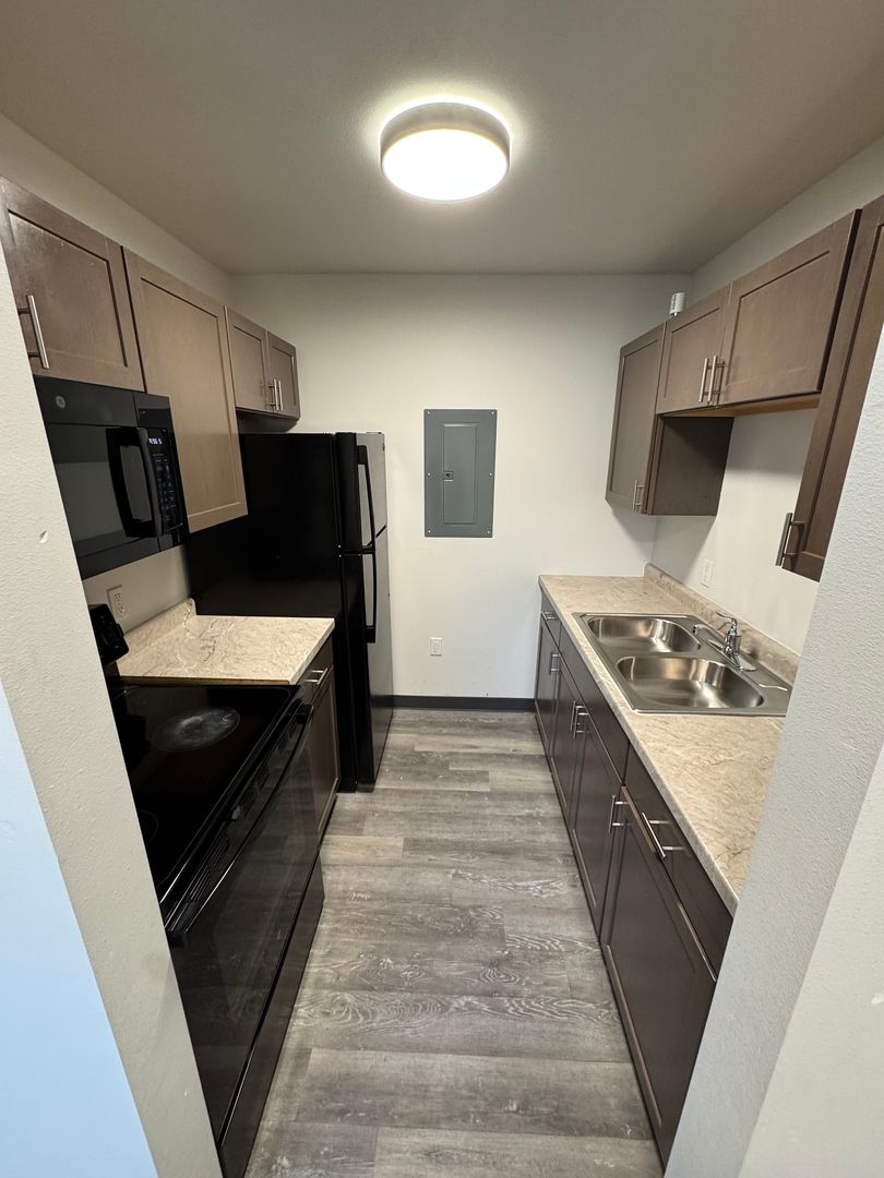 Cedar Rapids Apartment: 3635 12th Ave SW