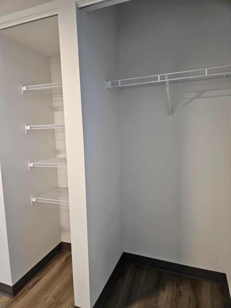 Cedar Rapids Apartment: 3635 12th Ave SW