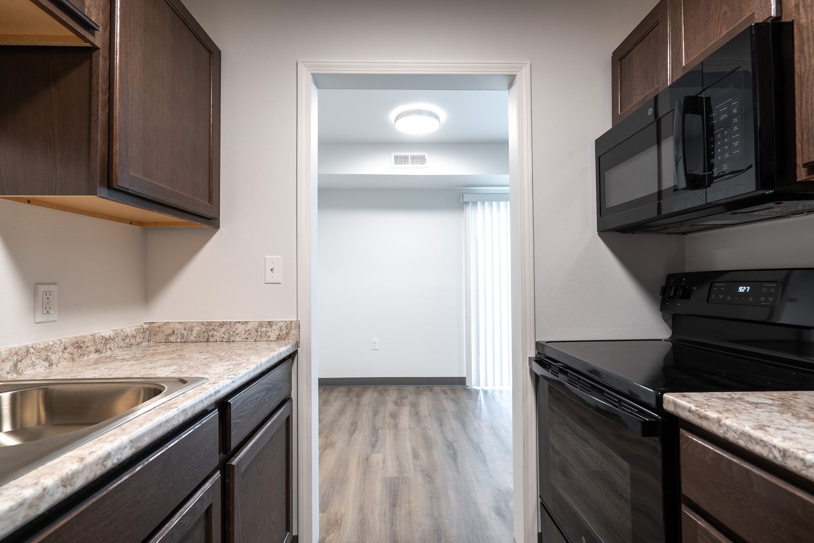 Cedar Rapids Apartment: 3635 12th Ave SW