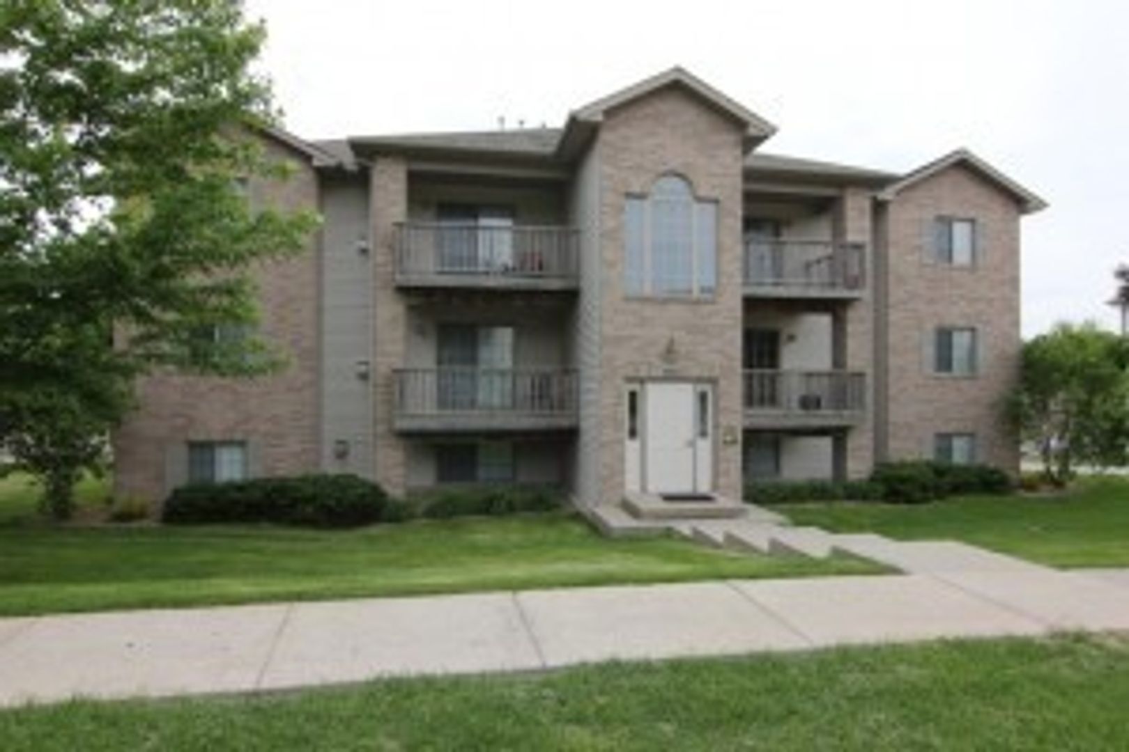 Coralville Apartment: 2882 Coral Ct