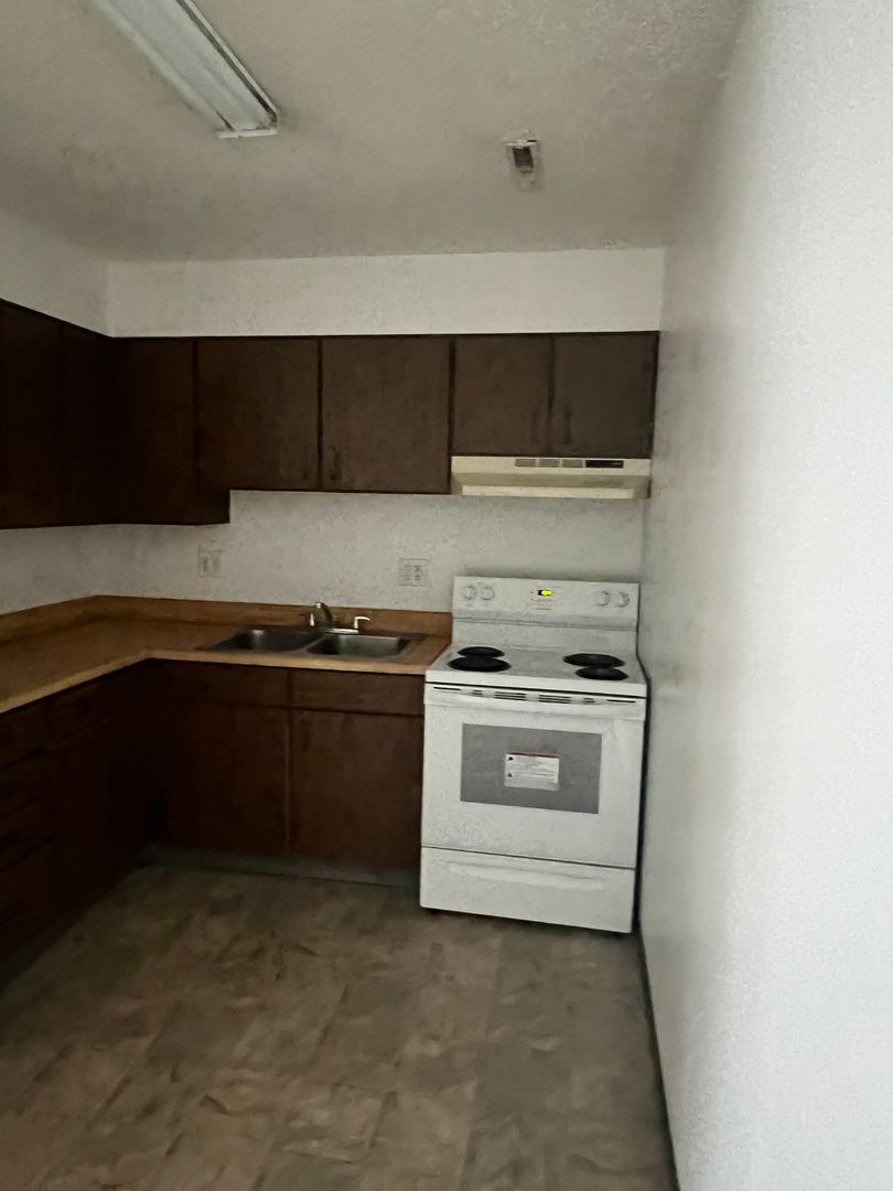 Hiawatha Apartment: 285 Robins Rd