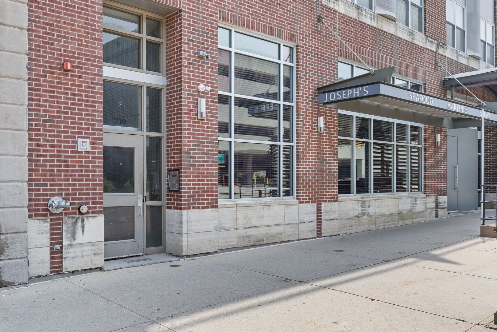 Iowa City Apartment: 210 S Clinton St