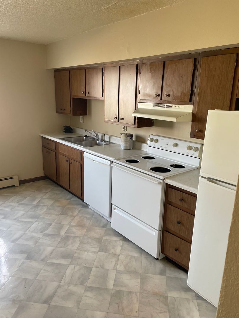 Cedar Rapids Apartment: 1601 30th St NW