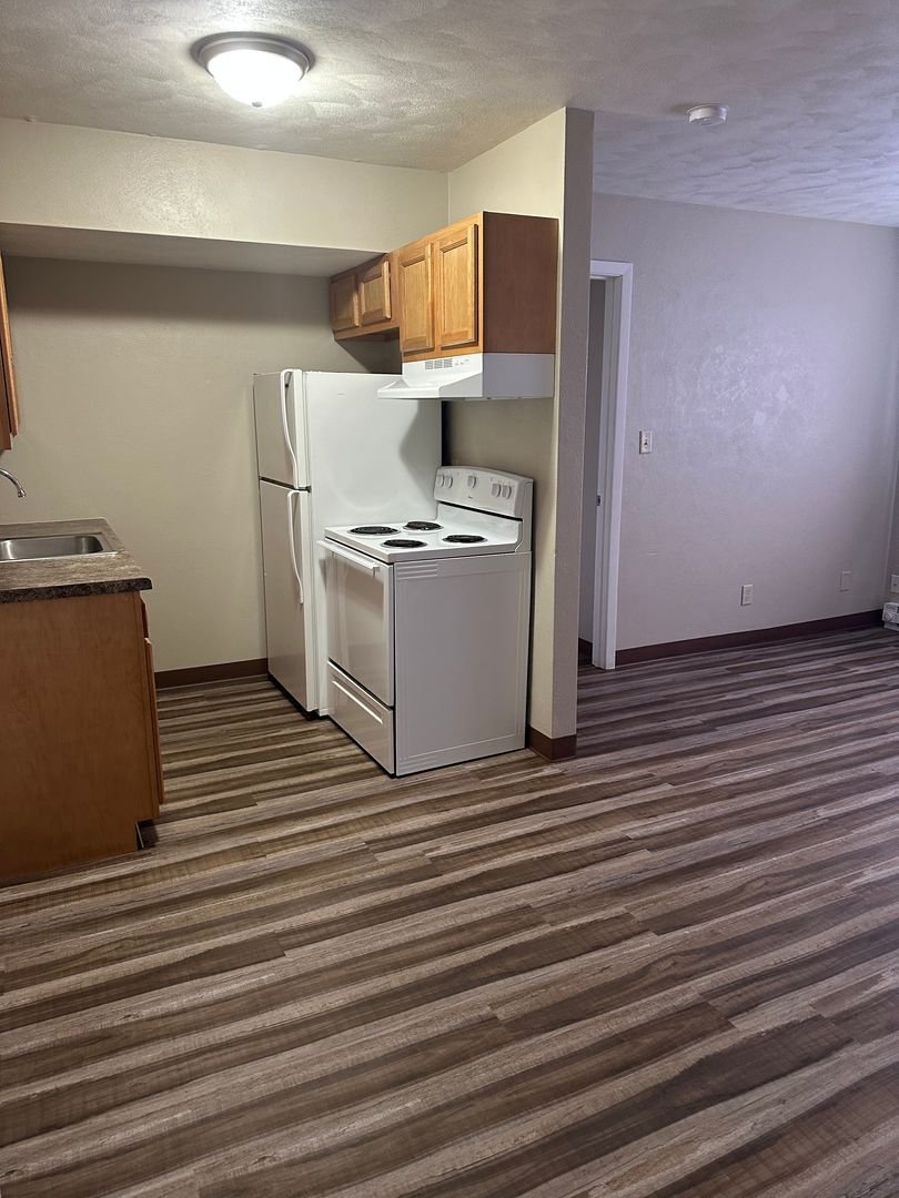 Marion Apartment: 1200 Meadowview Dr