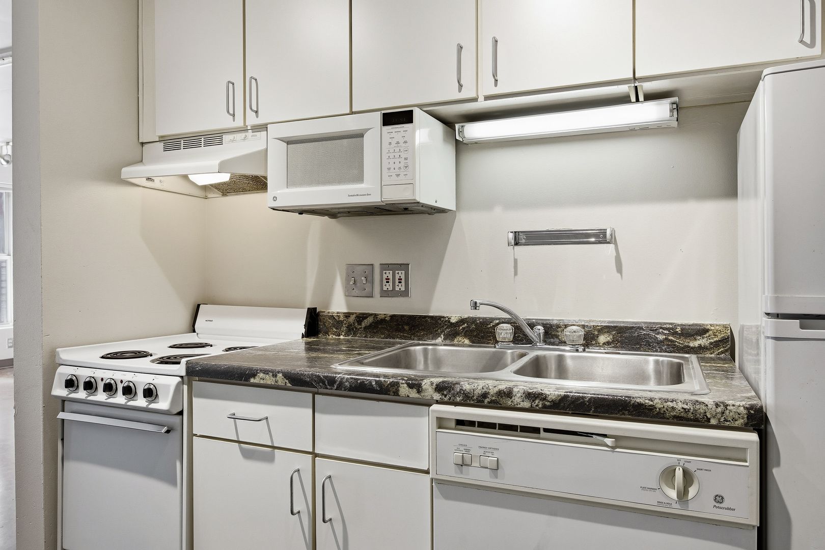 Iowa City Apartment: 210 S Clinton St