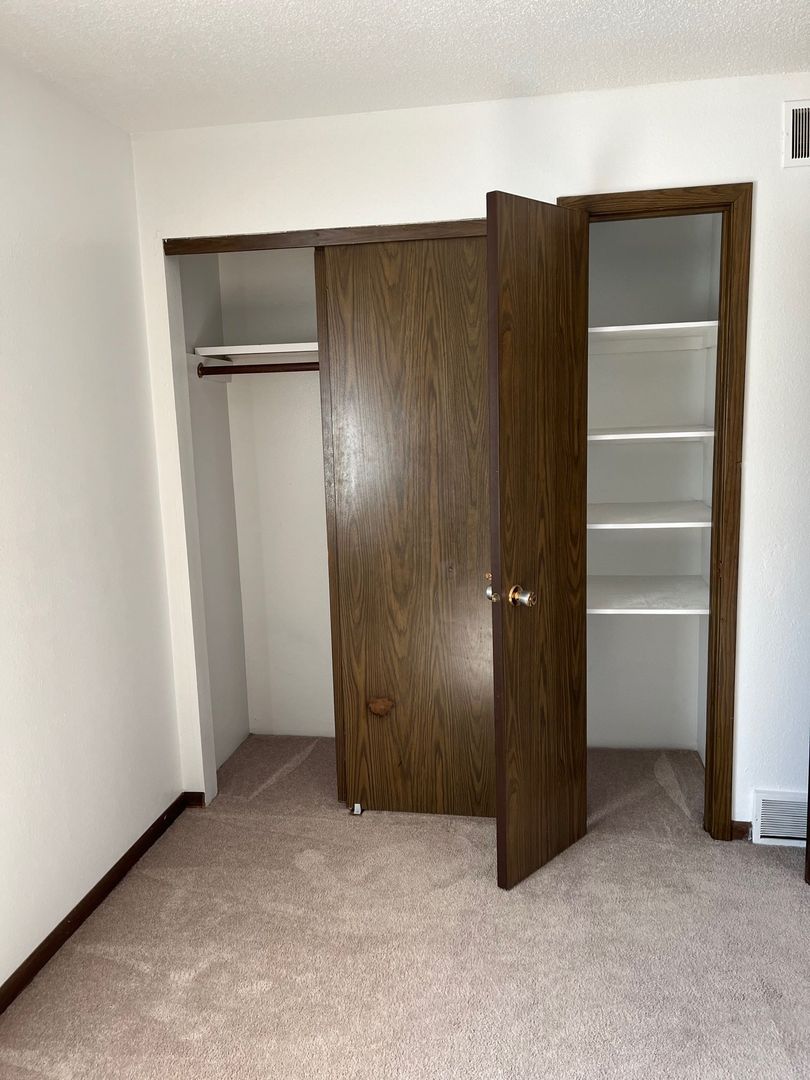 Hiawatha Apartment: 285 Robins Rd
