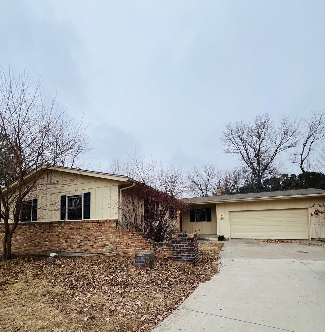 Iowa City House: 5 Buena Dr