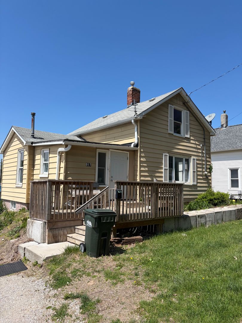Iowa City House: 917 Gilbert Ct