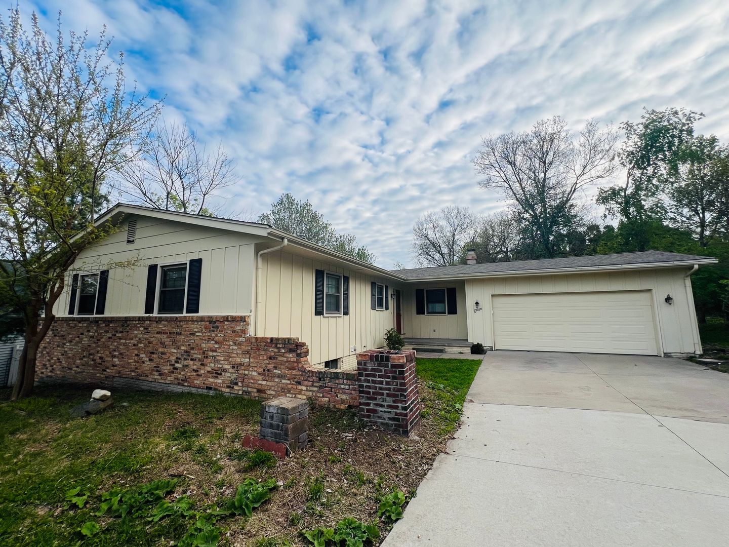 Iowa City House: 5 Buena Dr