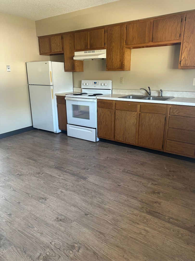 Cedar Rapids Apartment: 1601 30th St NW