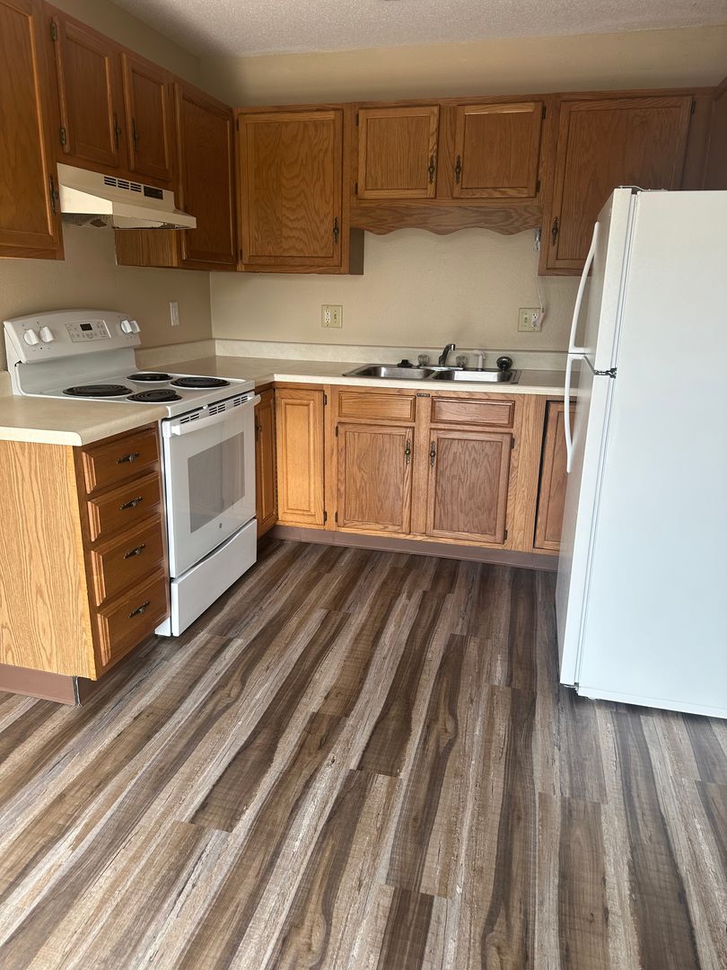 Marion Apartment: 1200 Meadowview Dr