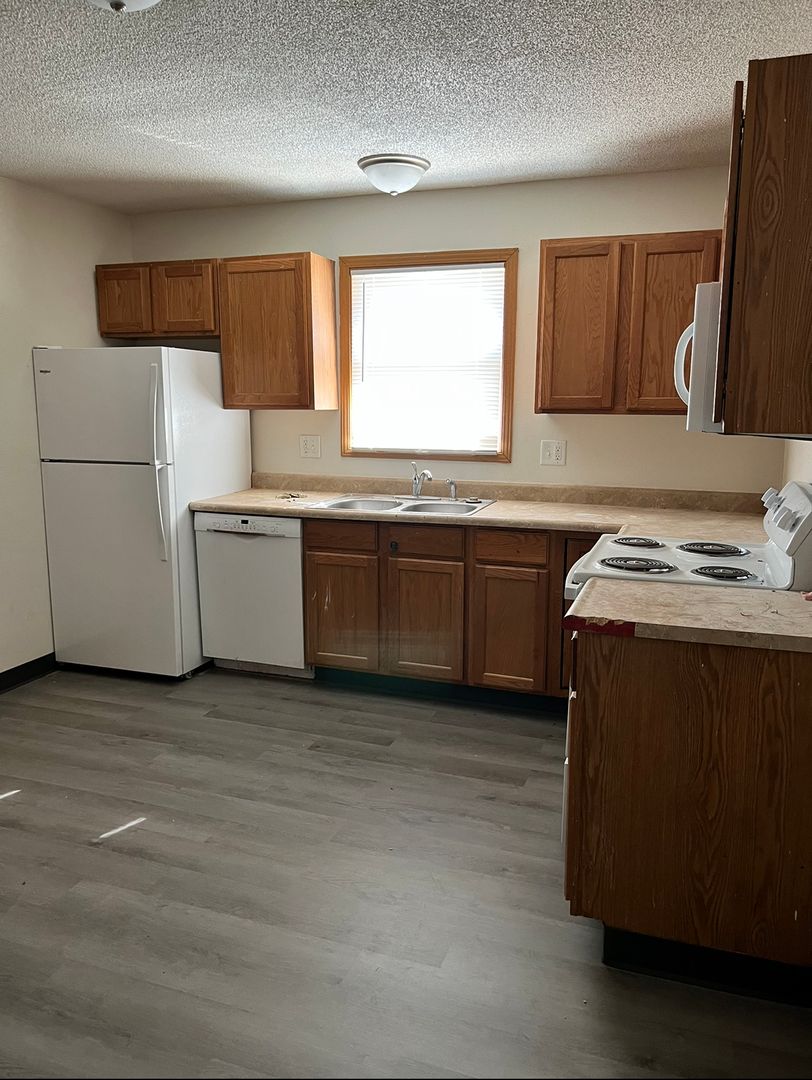 Coralville Apartment: 2010 10th St