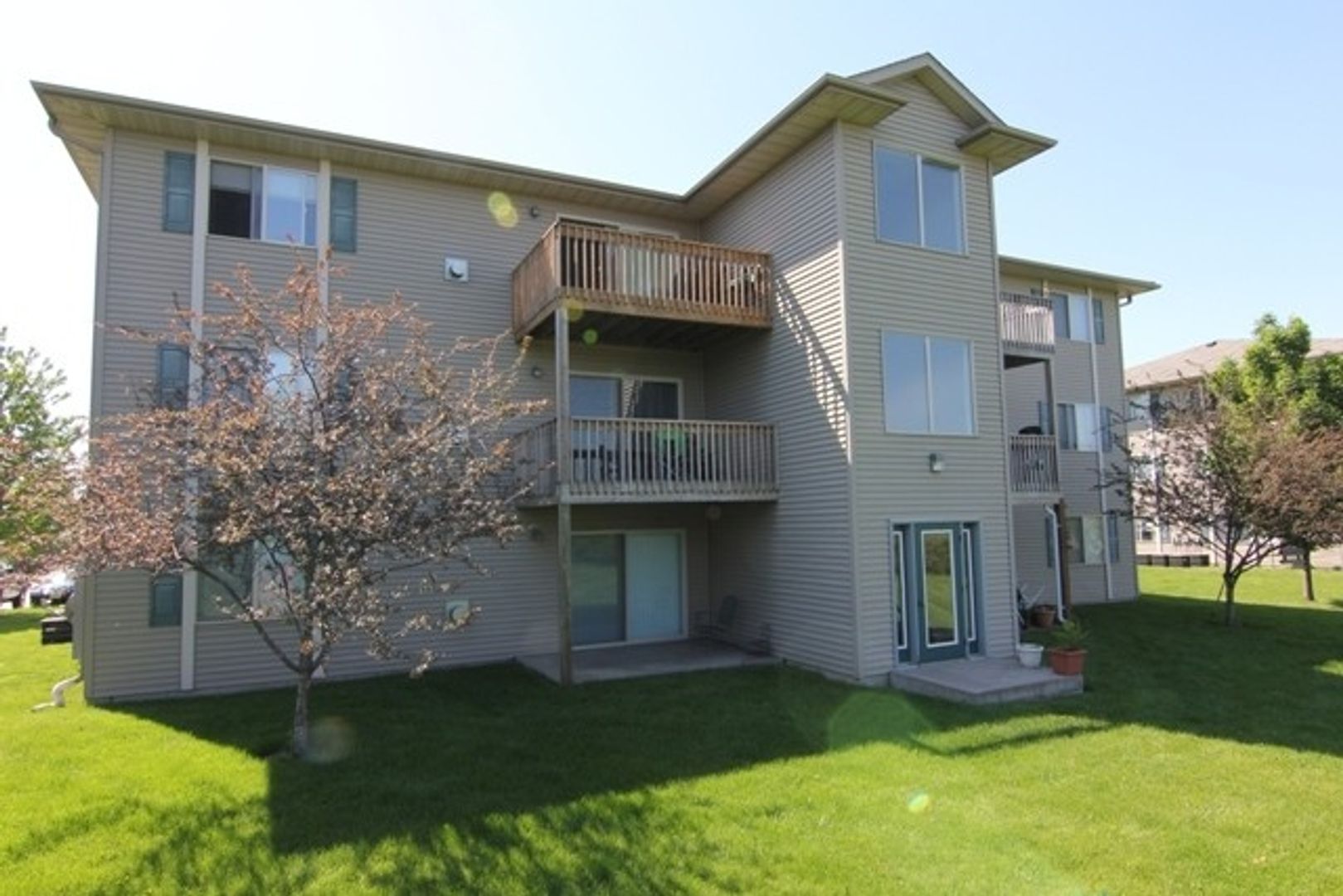 North Liberty Condo: 40 Zeller Crossing #104