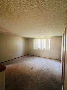 Charming 2 Bedroom 1 Bath unit in Coralville!
