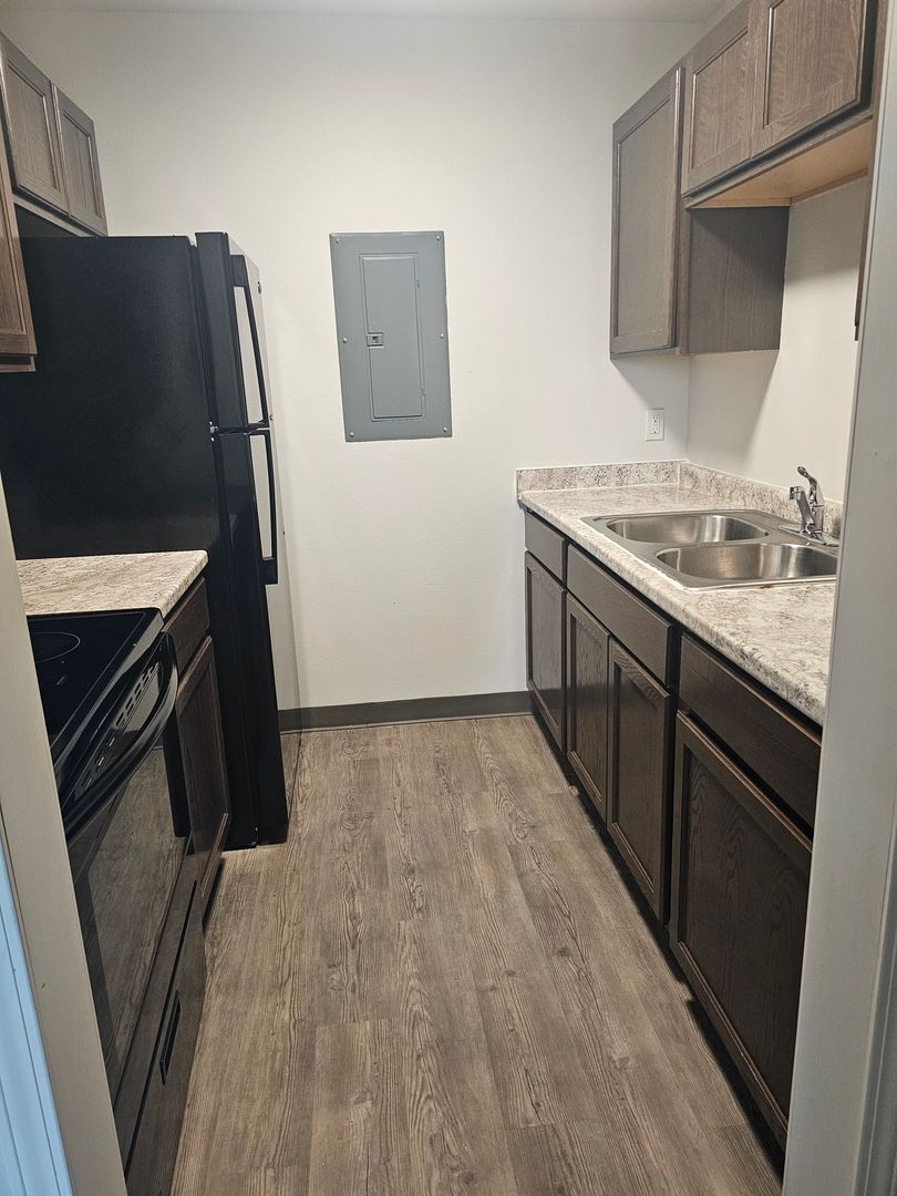 Cedar Rapids Apartment: 3635 12th Ave SW