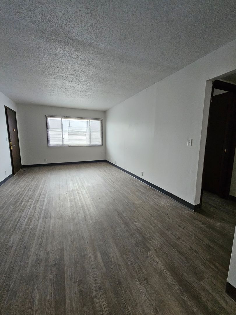 Cedar Rapids Apartment: 3731 12th Ave SW