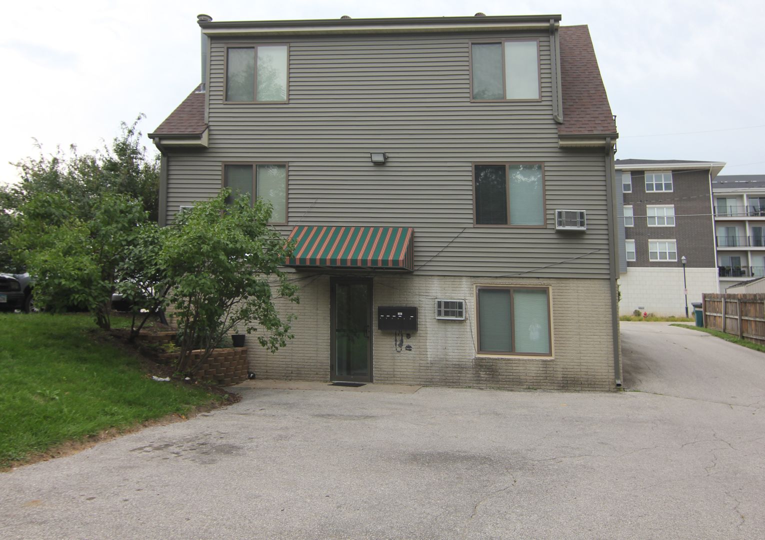 Coralville Apartment: 421 6th Ave