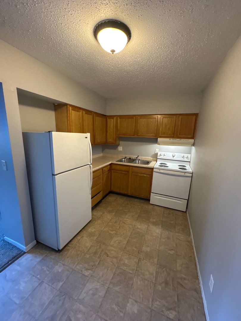 Hiawatha Apartment: 285 Robins Rd