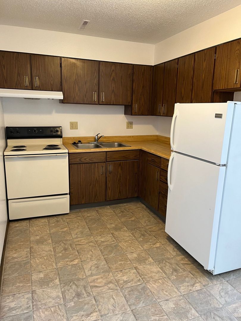 Hiawatha Apartment: 285 Robins Rd