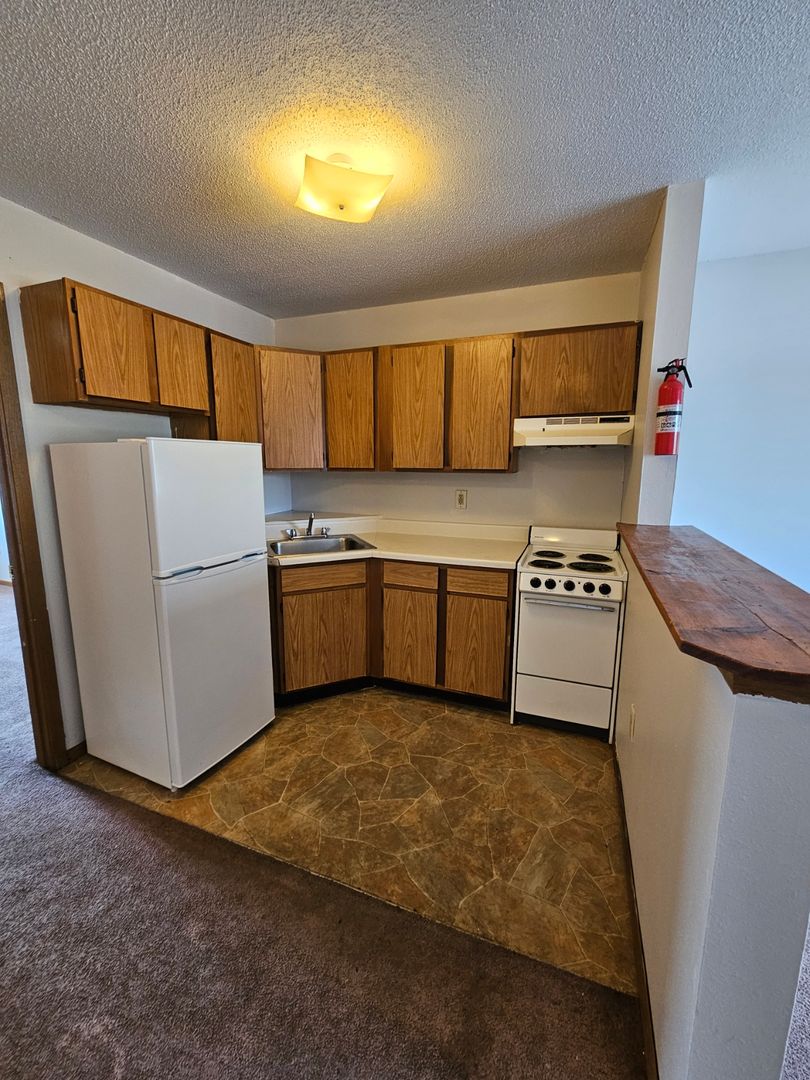 Cedar Rapids Apartment: 2155 Westdale Dr SW