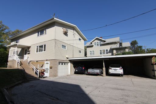 Fully Remodeled 1-Bedroom near University of Iowa on River Street!