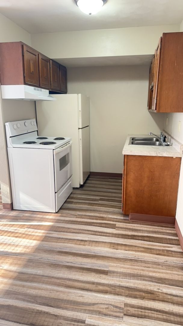 Marion Apartment: 1200 Meadowview Dr