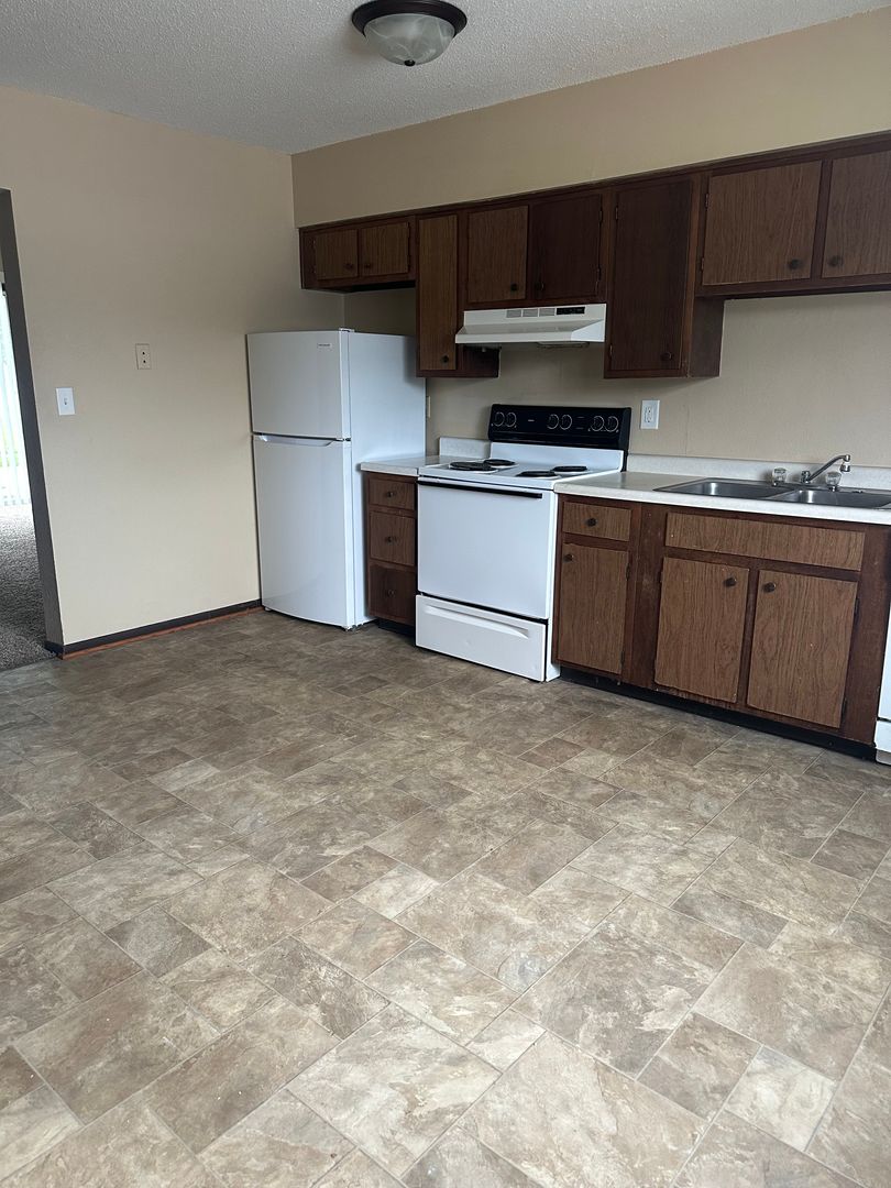 Cedar Rapids Apartment: 1601 30th St NW