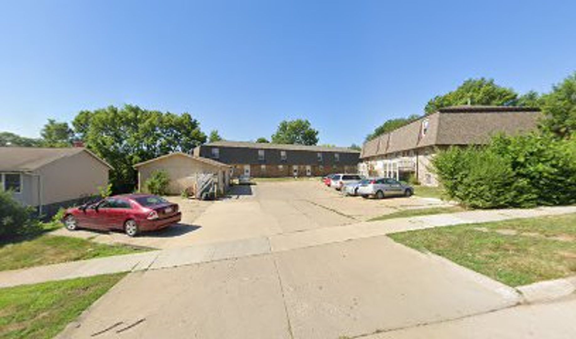 Coralville Apartment: 2010 10th St