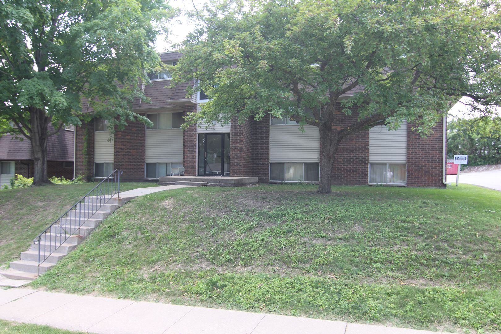 Coralville Apartment: 914 20th Ave Pl