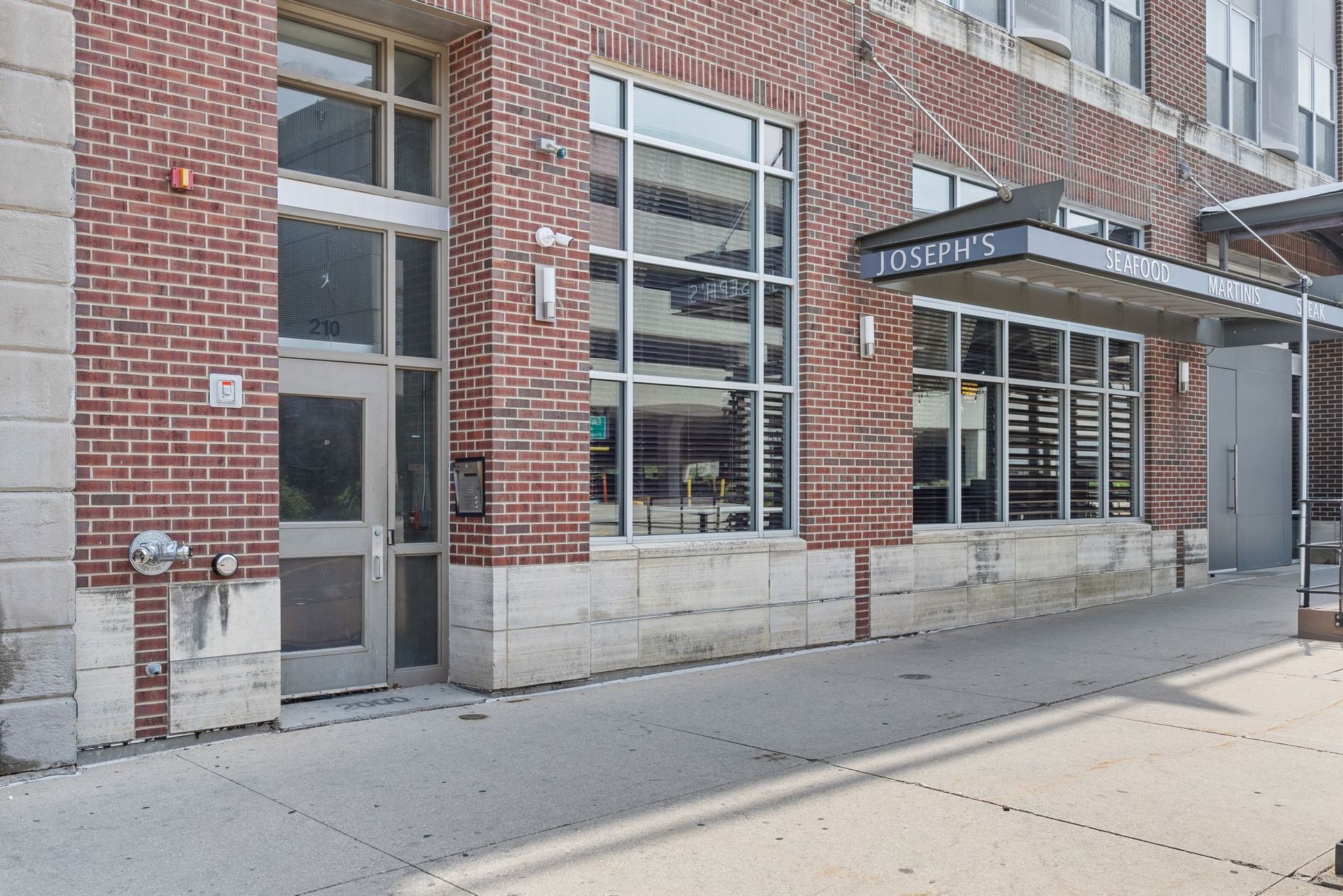 Iowa City Apartment: 210 S Clinton St