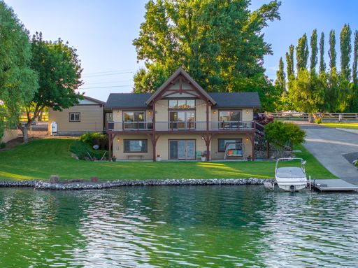 Private Lakefront Oasis in Moses Lake – photo 1