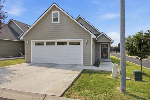 Beautiful 3-Bedroom Home in Gated Community – photo 1