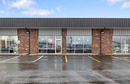 Prime Commercial Space for Lease – Versatile Layout, High Visibility, Ideal Location – photo 1