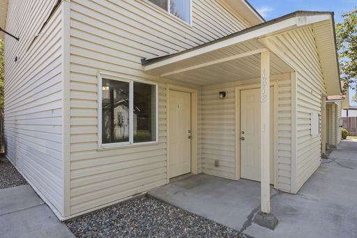 2-Bedroom, 1 Bath – photo 1