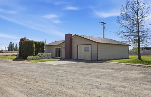 Private Retreat on Frontage Road! – photo 1