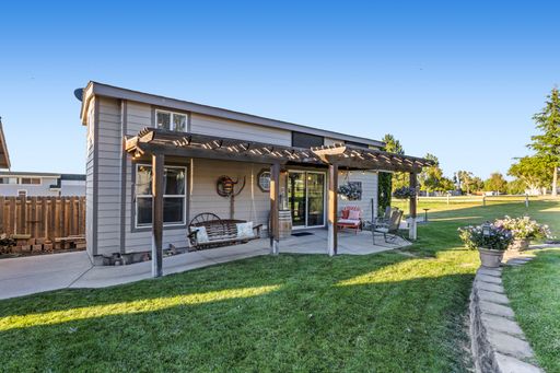 Fully Furnished 1-Bedroom + Loft on the Legacy Golf Course – photo 1