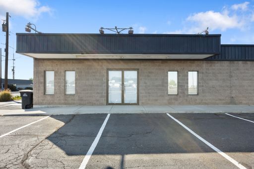 Commercial Space for Lease! – photo 1