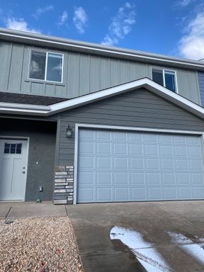 3 Bedroom 2.5 bath Cedar Edge Unit – photo 1