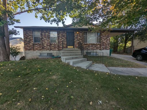 Pet Friendly 4 Bedroom Home in Sandy – photo 1