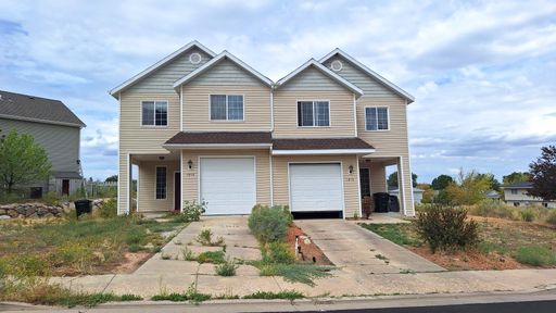 Newly Updated 4 Bedroom Twinhome – photo 1