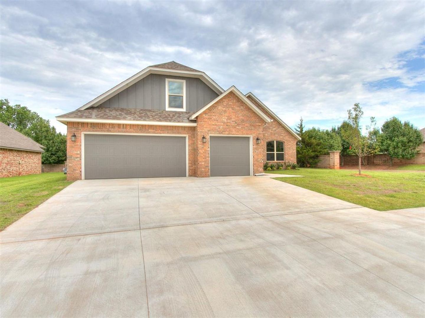 Yukon House: 11500 Fairways Avenue