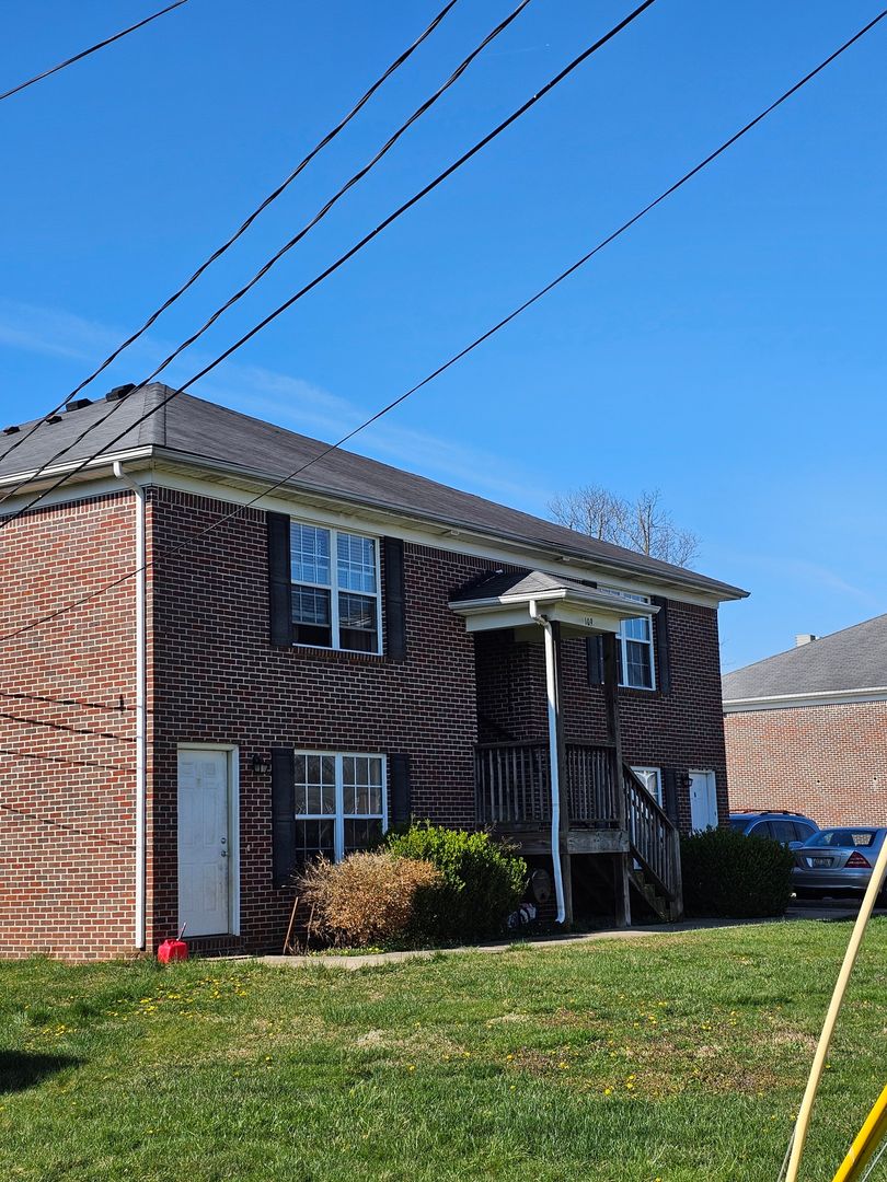 Radcliff Apartment: 109 Kenilworth Ct.
