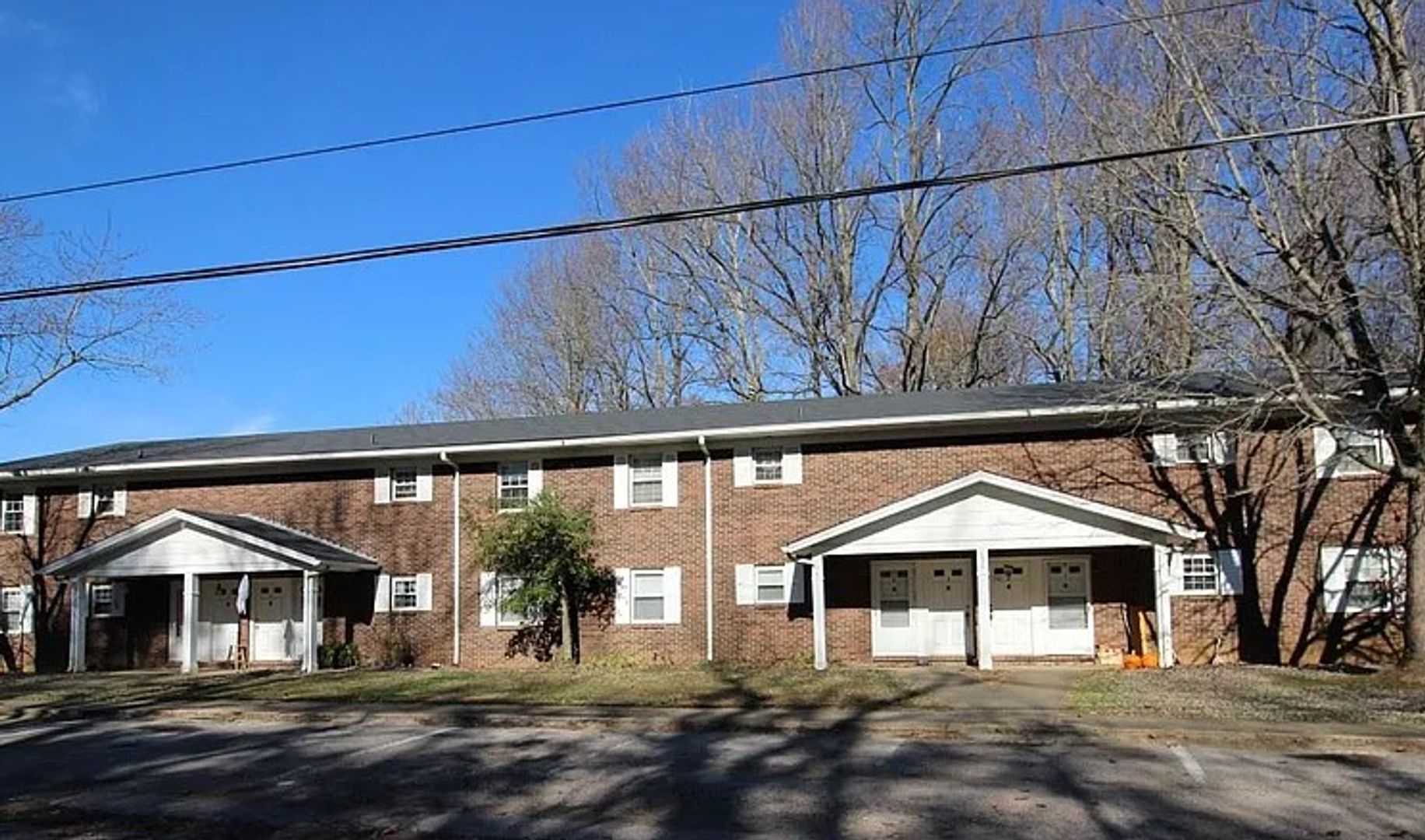 Radcliff Apartment: 690 College Dr.