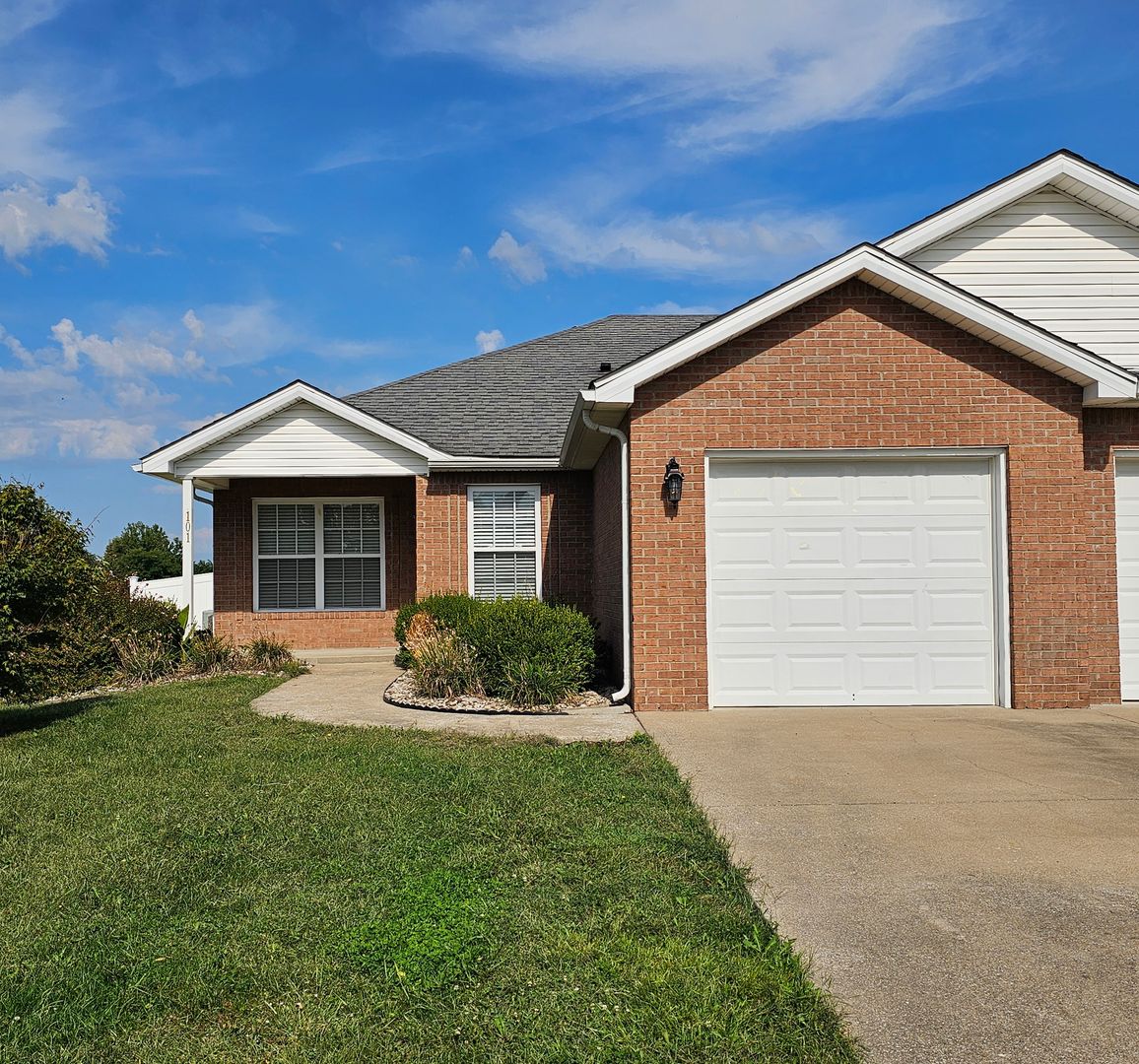 Elizabethtown House: 101 McIntosh Drive