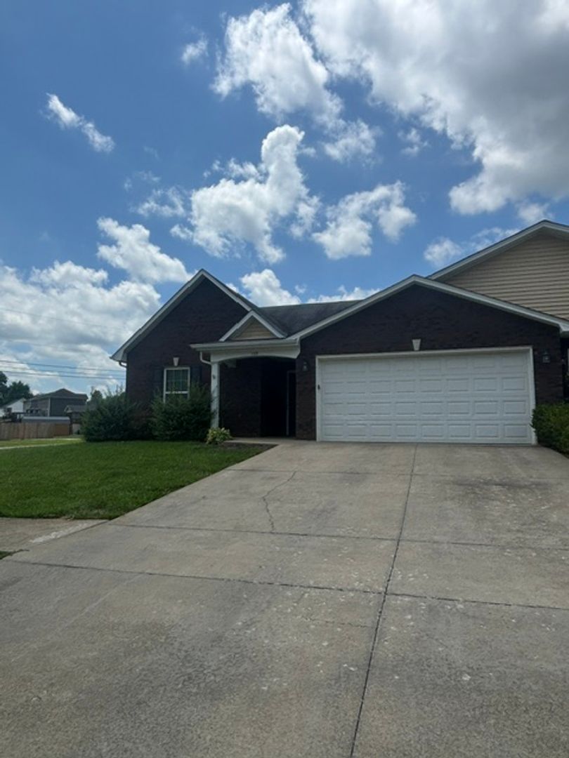 Radcliff Apartment: 139 Boone Trace