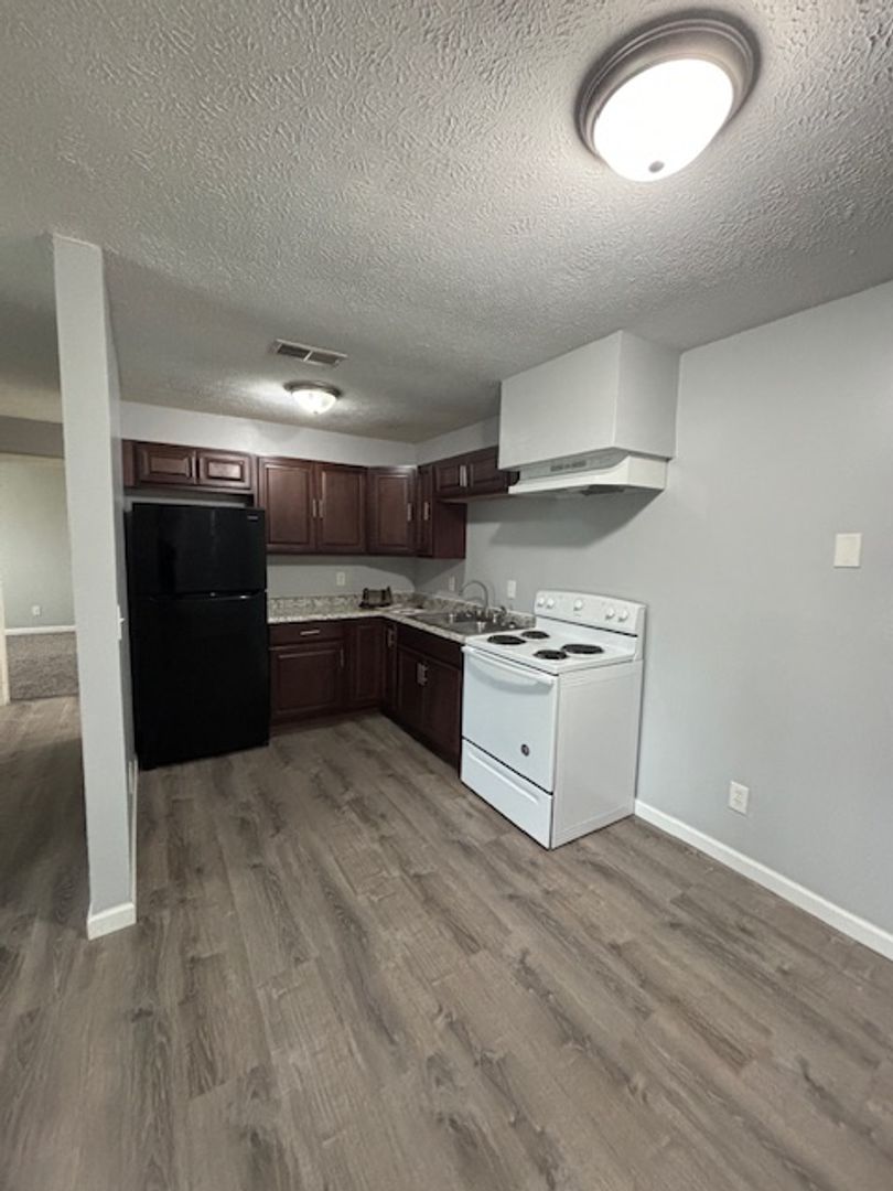 Radcliff Apartment: 608 N Woodland Drive
