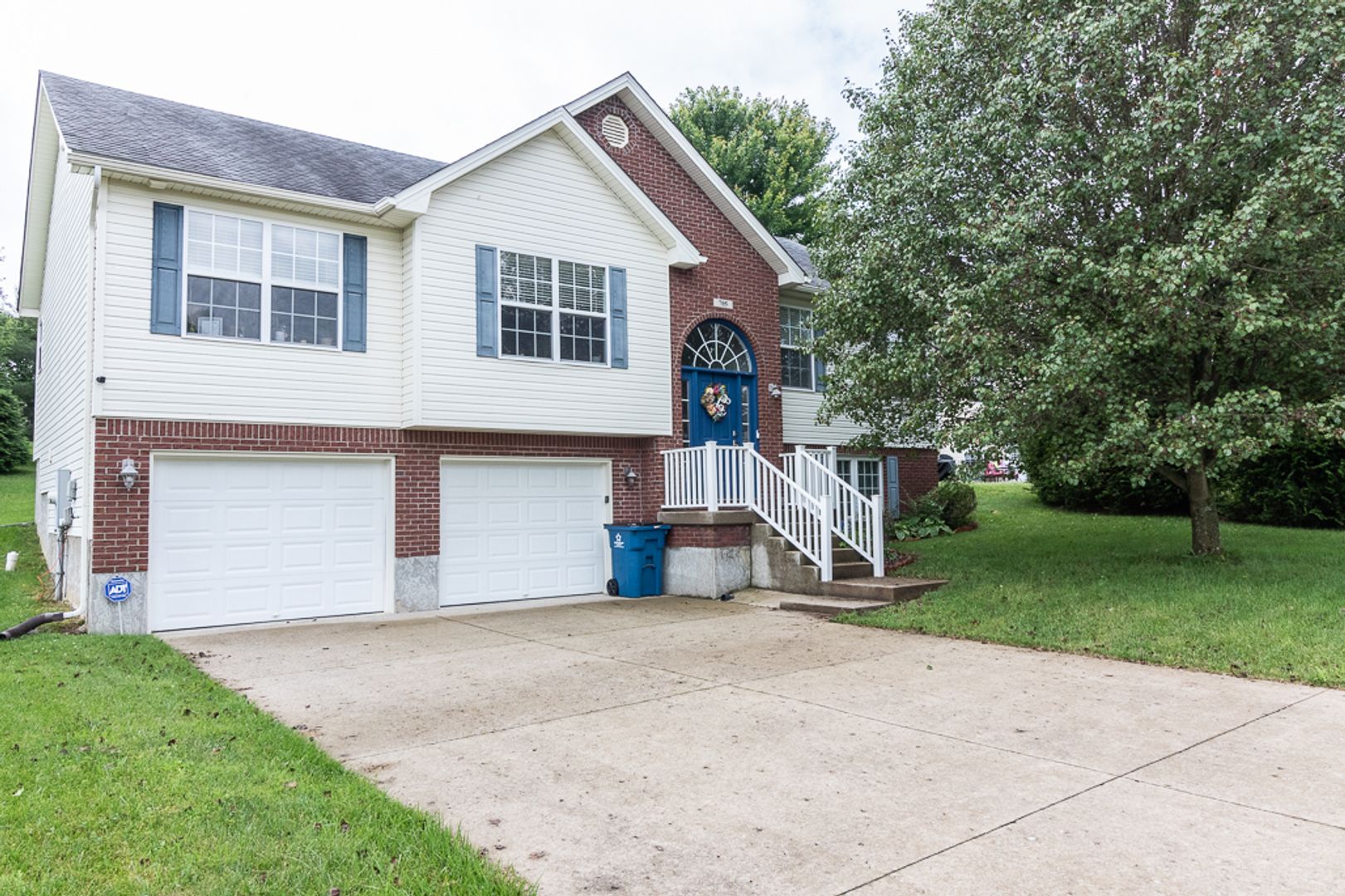 Elizabethtown House: 705 Wandering Way