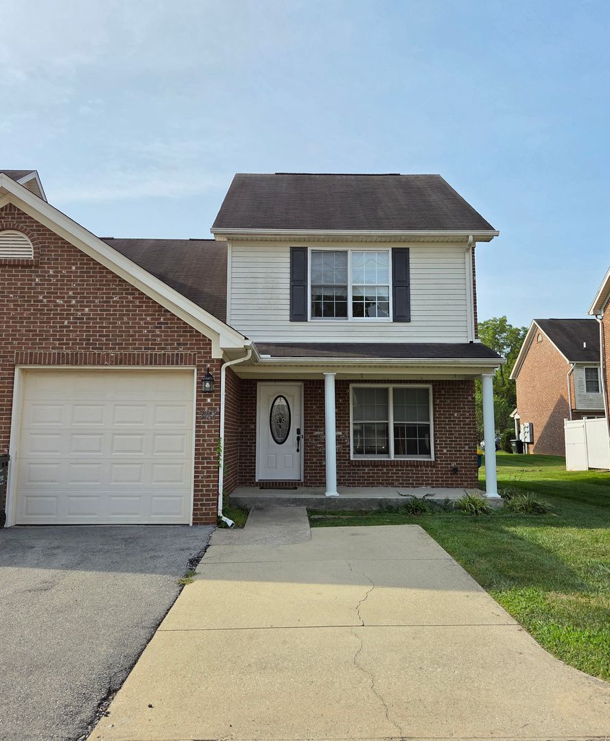 Radcliff House: 587 S. Atcher Street