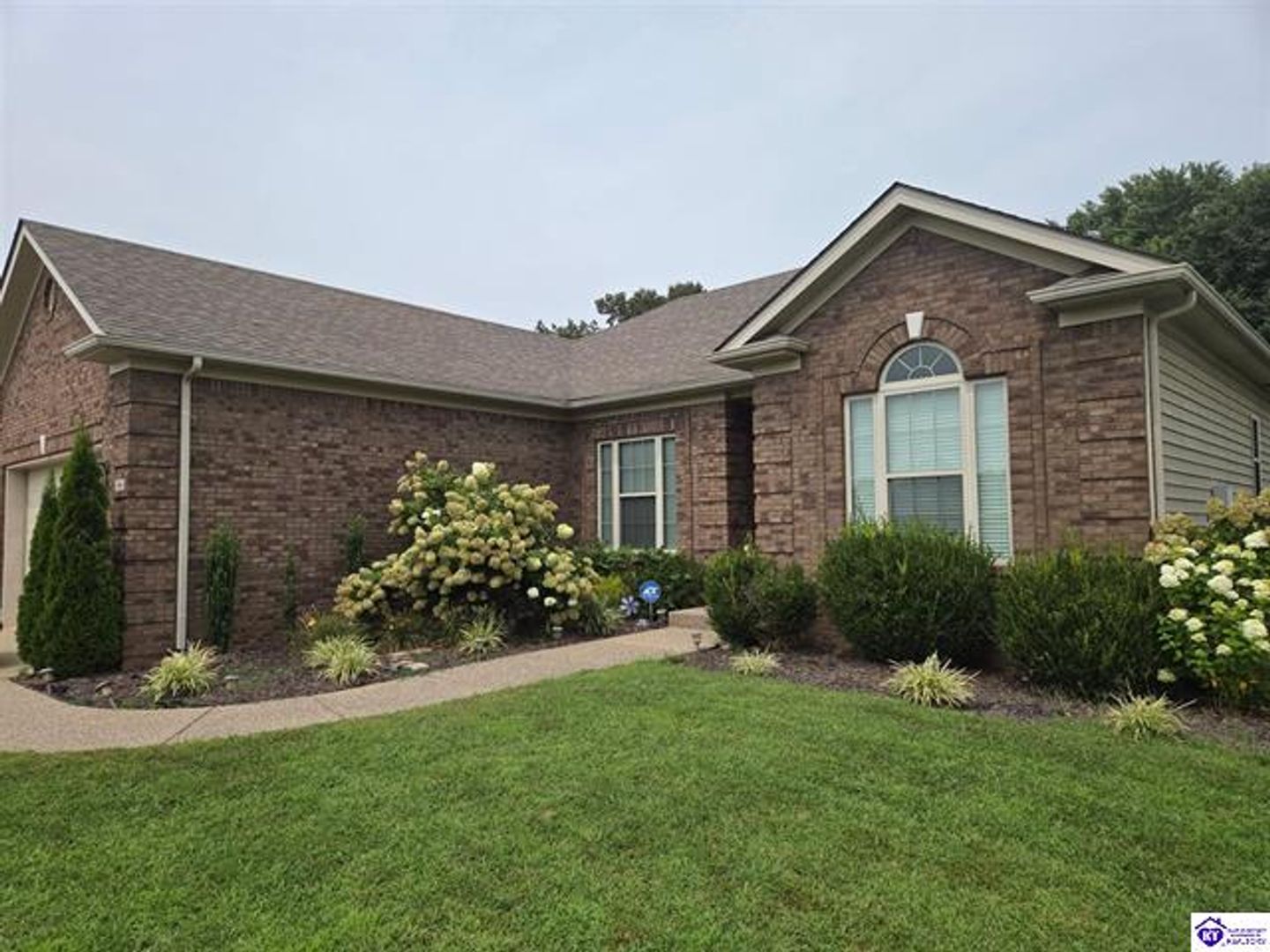 Vine Grove House: 114 Lowball Lane